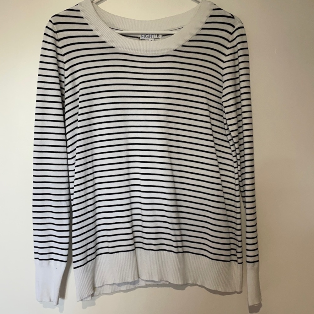 Francie Back Detail Pullover by Eight 18. Size S.